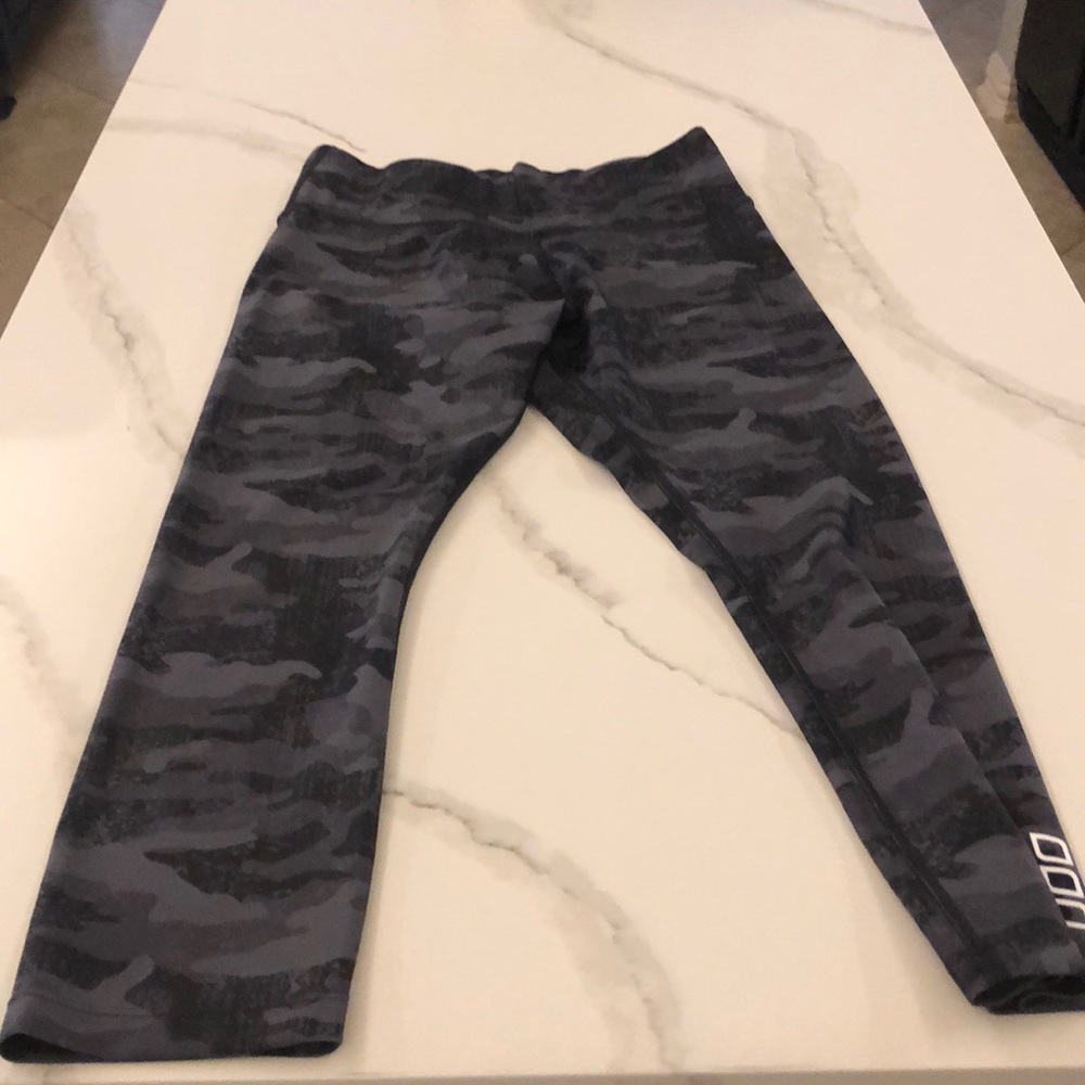 Lorna Jane Capri camouflage leggings.